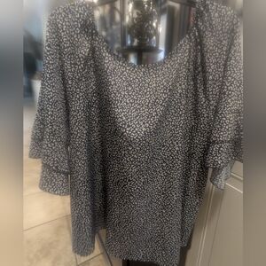 Chic Blue and White Patterned Blouse